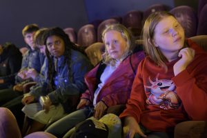 Wir fahren ins Kino!